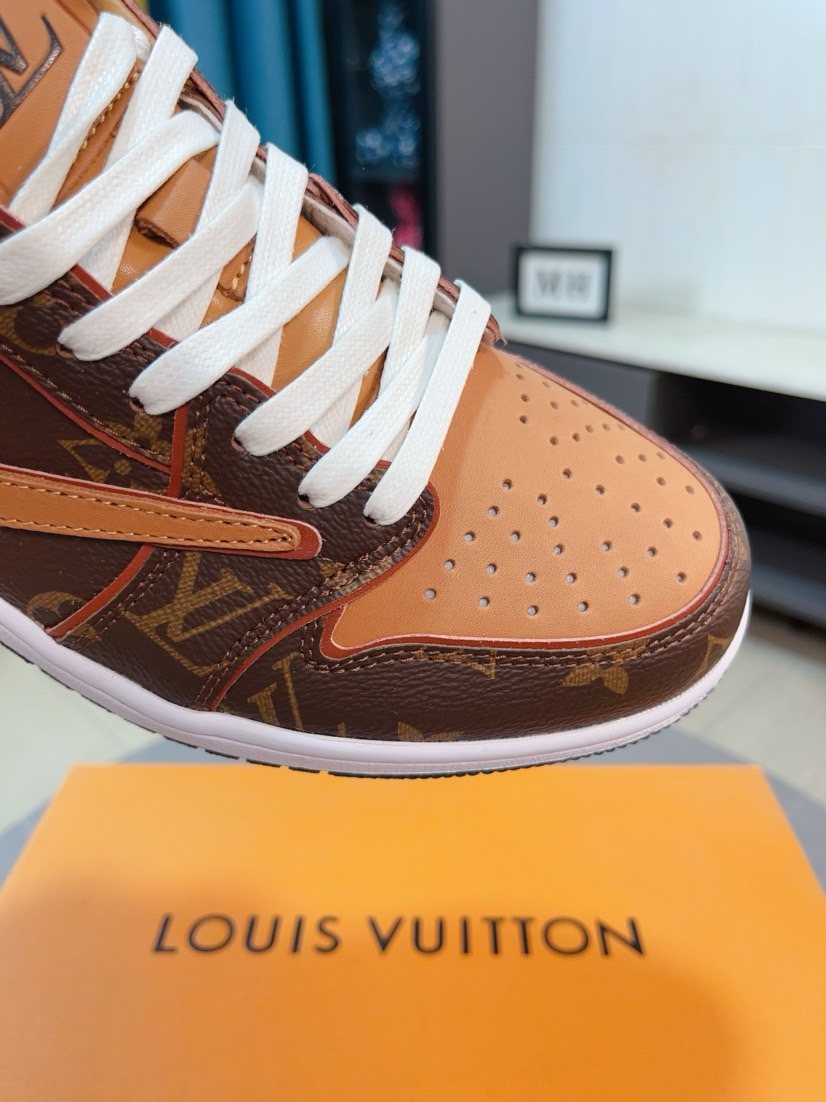 Nike Brown and Tan Patterned Low-Top Sneakers