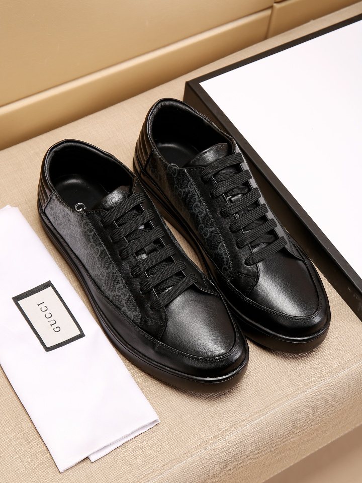 Gucci Men's Monogram Panel Low-Top Sneakers - Contrasting Sole With Textured Tread
