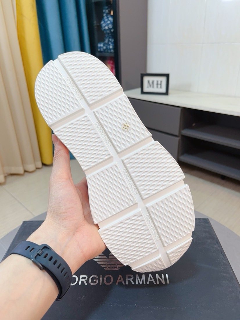 Giorgio Armani Textured Low-Top Sneakers